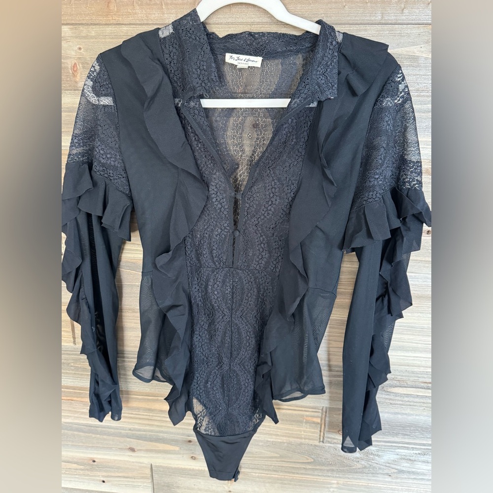 Skivvies for love and lemons body suit size large long sleeve lace black